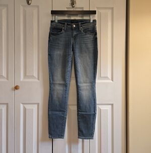 Lucky Brand Skinny Jeans in Faded Blue Wash